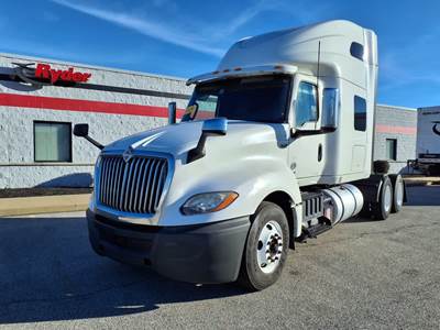 International LT625 Sleeper Semi Truck - 70" Condo Sleeper, 450HP, 10 Speed Manual