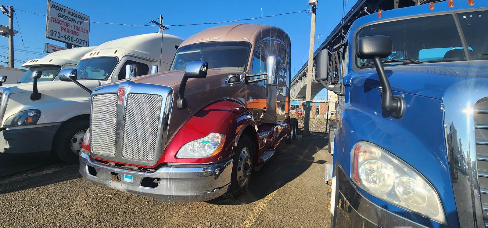 2019 Kenworth T680 Sleeper Semi Truck 72" Condo Sleeper, 450HP, 13