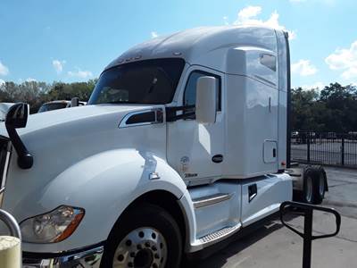 Kenworth T680 Sleeper Semi Truck - 70" Condo Sleeper, 450HP, 10 Speed Manual
