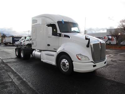 Kenworth T680 Sleeper Semi Truck - 70" Mid Roof Sleeper, 450HP, 10 Speed Manual