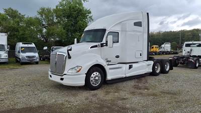 Kenworth T680 Sleeper Semi Truck - 52" Condo Sleeper, 450HP, 10 Speed Manual