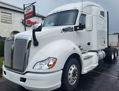 Kenworth T680 Sleeper Semi Truck - 48" Condo Sleeper, 450HP, 10 Speed Manual