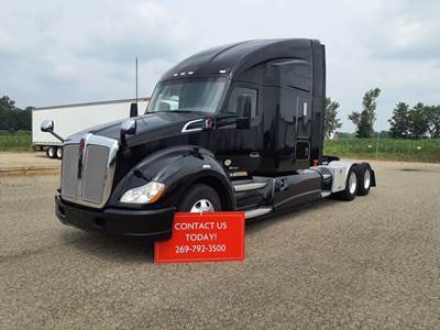 Kenworth T680 Sleeper Semi Truck - 73" Condo Sleeper, 450HP, 10 Speed Manual