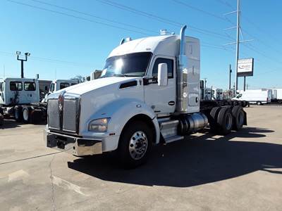 Kenworth T880 Sleeper Semi Truck - 60" Mid Roof Sleeper, 450HP, 10 Speed Manual