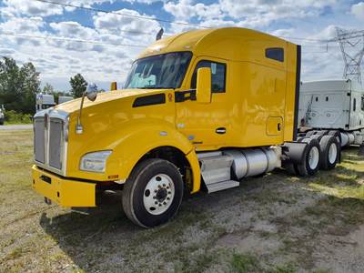 Kenworth T880 Sleeper Semi Truck - 48" Mid Roof Sleeper, 450HP, 10 Speed Manual