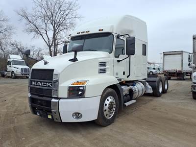 Mack Anthem 64T Sleeper Semi Truck - 48" Flat Top Sleeper, 445HP, 12 Speed Automatic