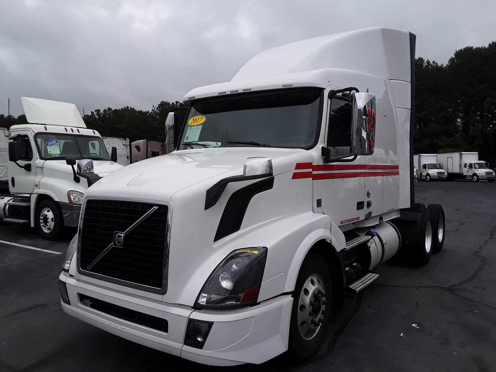 2017 Volvo VNL64T Sleeper Semi Truck 61" Mid Roof Sleeper, 425HP, 12