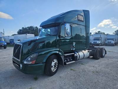 Volvo VNL64T Sleeper Semi Truck - 48" Mid Roof Sleeper, 450HP, 10 Speed Manual