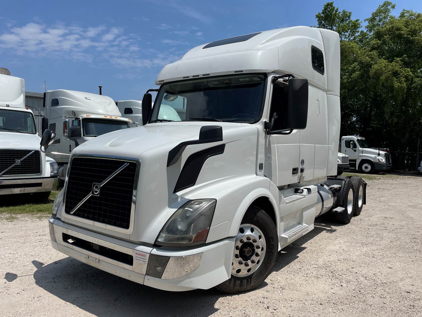 2017 Volvo VNL64T670 Sleeper Semi Truck 48" None, 425HP, 12 For Sale