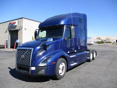 Volvo VNL64T670 Sleeper Semi Truck - 61" Condo Sleeper, 435HP, 12 Speed Automatic