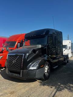 Volvo VNL64T740 Sleeper Semi Truck - 70" Condo Sleeper, 450HP, 10 Speed Automatic