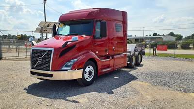 Volvo VNL64T740 Sleeper Semi Truck - 37" Condo Sleeper, 500HP, 10 Speed Automatic