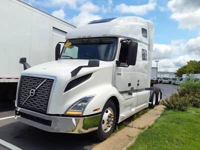 Volvo VNL64T760 Sleeper Semi Truck - 36" Condo Sleeper, 455HP, 12 Speed Automatic