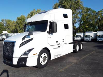 Volvo VNL64T760 Sleeper Semi Truck - 70" Condo Sleeper, 450HP, 10 Speed Automatic