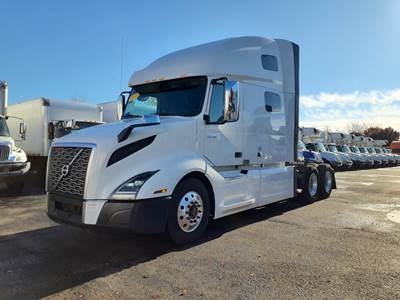 Volvo VNL64T760 Sleeper Semi Truck - 72" Condo Sleeper, 425HP, 12 Speed Automatic