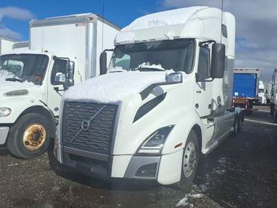 Volvo VNL64T760 Sleeper Semi Truck - 48" Condo Sleeper, 455HP, 12 Speed Automatic