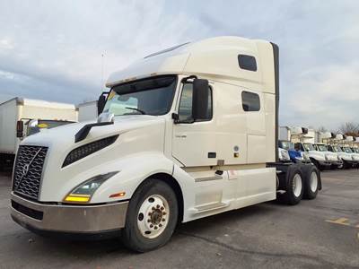 Volvo VNL64T760 Sleeper Semi Truck - 72" Condo Sleeper, 450HP, 10 Speed Automatic