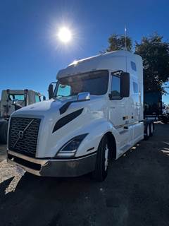 Volvo VNL64T760 Sleeper Semi Truck - 61" Condo Sleeper, 450HP, 10 Speed Automatic