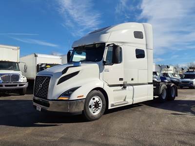 Volvo VNL64T760 Sleeper Semi Truck - 72" Condo Sleeper, 450HP, 10 Speed Automatic