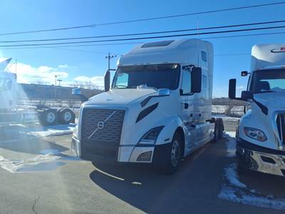 Volvo VNL64T760 Sleeper Semi Truck - 48" Condo Sleeper, 455HP, 12 Speed Automatic