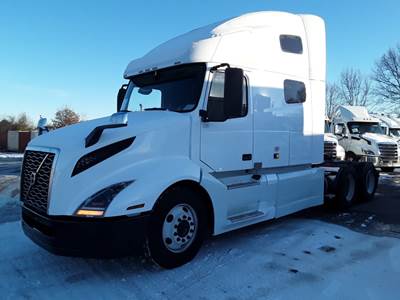 Volvo VNL64T760 Sleeper Semi Truck - 72" Condo Sleeper, 450HP, 10 Speed Automatic