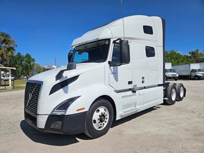 Volvo VNL64T760 Sleeper Semi Truck - 70" Condo Sleeper, 450HP, 10 Speed Automatic