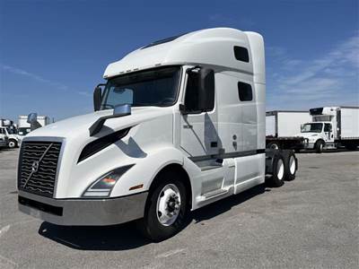 Volvo VNL64T760 Sleeper Semi Truck - 72" Condo Sleeper, 450HP, 10 Speed Automatic