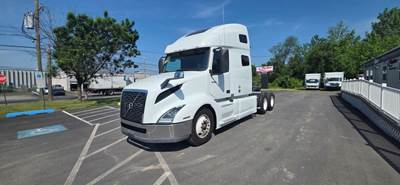 Volvo VNL64T760 Sleeper Semi Truck - 73" Condo Sleeper, 450HP, 10 Speed Automatic