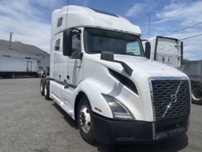Volvo VNL64T760 Sleeper Semi Truck - 62" Condo Sleeper, 450HP, 10 Speed Automatic