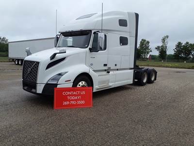 Volvo VNL64T760 Sleeper Semi Truck - 73" Condo Sleeper, 500HP, 12 Speed Automatic