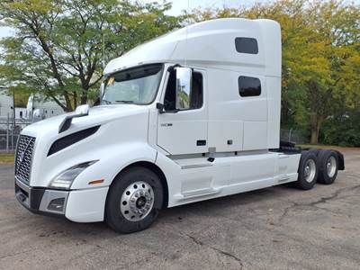 Volvo VNL64T760 Sleeper Semi Truck - 70" Condo Sleeper, 455HP, 12 Speed Automatic