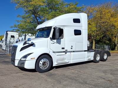 Volvo VNL64T760 Sleeper Semi Truck - 84" Condo Sleeper, 455HP, 12 Speed Automatic