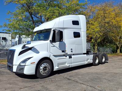 Volvo VNL64T760 Sleeper Semi Truck - 84" Condo Sleeper, 455HP, 12 Speed Automatic