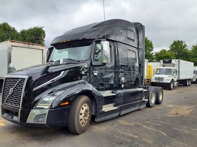 Volvo VNL64T860 Sleeper Semi Truck - 73" Mid Roof Sleeper, 455HP, 12 Speed Automatic