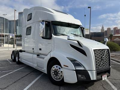 Volvo VNL64T860 Sleeper Semi Truck - 85" Condo Sleeper, 500HP, 18 Speed Manual