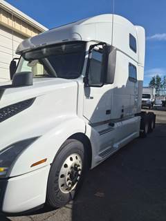 Volvo VNL64T860 Sleeper Semi Truck - 72" Condo Sleeper, 505HP, 13 Speed Manual