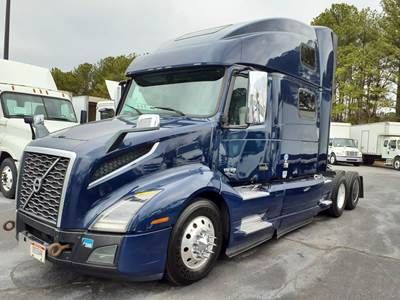 Volvo VNL64T860 Sleeper Semi Truck - 70" Mid Roof Sleeper, 455HP, 12 Speed Automatic