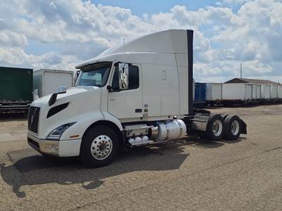 Volvo VNR62T640 Sleeper Semi Truck - 63" Mid Roof Sleeper, 425HP, 12 Speed Automatic