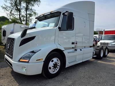 Volvo VNR64T-640 Sleeper Semi Truck - 50" Mid Roof Sleeper, 425HP, 12 Speed Automatic