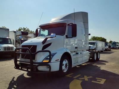 Volvo VNR64T-640 Sleeper Semi Truck - 53" Condo Sleeper, 425HP, 12 Speed Automatic