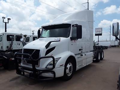 Volvo VNR64T-640 Sleeper Semi Truck - 60" Mid Roof Sleeper, 425HP, 12 Speed Automatic
