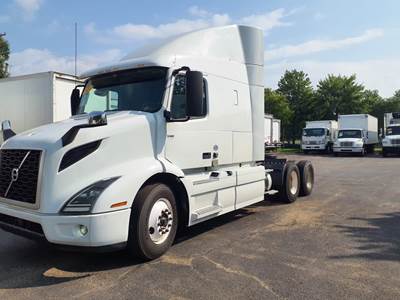 Volvo VNR64T-640 Sleeper Semi Truck - 73" Mid Roof Sleeper, 425HP, 12 Speed Automatic