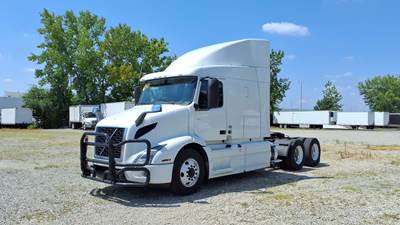 Volvo VNR64T-640 Sleeper Semi Truck - 62" Mid Roof Sleeper, 425HP, 12 Speed Automatic