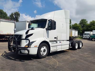 Volvo VNR64T-640 Sleeper Semi Truck - 73" Condo Sleeper, 425HP, 12 Speed Automatic