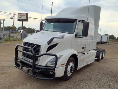 Volvo VNR64T-640 Sleeper Semi Truck - 72" Condo Sleeper, 425HP, 12 Speed Automatic