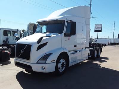 Volvo VNR64T-640 Sleeper Semi Truck - 60" Mid Roof Sleeper, 425HP, 12 Speed Automatic