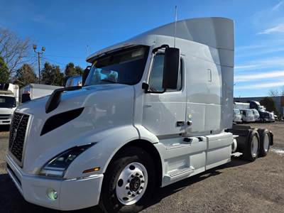 Volvo VNR64T-640 Sleeper Semi Truck - 70" Condo Sleeper, 425HP, 12 Speed Automatic