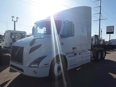 Volvo VNR64T-640 Sleeper Semi Truck - 60" Mid Roof Sleeper, 425HP, 12 Speed Automatic