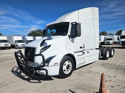 Volvo VNR64T-640 Sleeper Semi Truck - 48" Mid Roof Sleeper, 425HP, 12 Speed Automatic