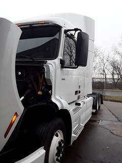 Volvo VNR64T-640 Sleeper Semi Truck - 70" None, 425HP, 12 Speed Automatic